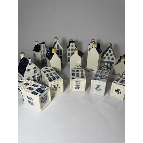 105 - A collection of KLM delft houses, Bols, Henkes, Rynbende (1 tray)... 