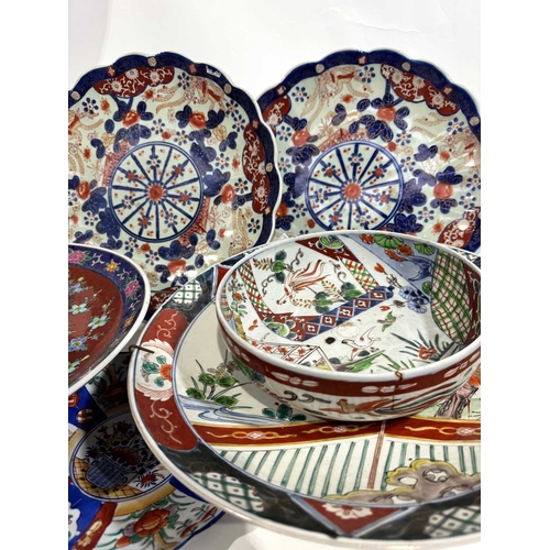 2 - A collection of British, Japanese and Chinese ceramic bowls and platters decorated in the Oriental s... 