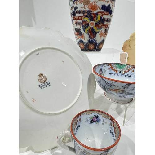 40 - A collection of china to include; 6 late 19th century Royal Worcester blush ivory floral tea plates,... 