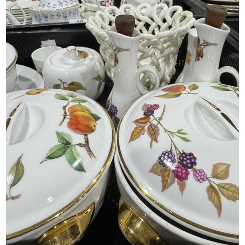 48 - Three trays of ceramics including part dinner and tea services, 'Evesham' Royal Worcester, 'Larchmon... 