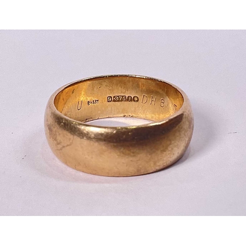 574 - A 9ct gold band ring, hallmarks for London, 1966, ring size T, 8.4g