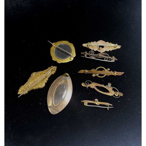 588 - A selection brooches, to include a late Georgian yellow metal silhouette portrait, with glazed hairw... 