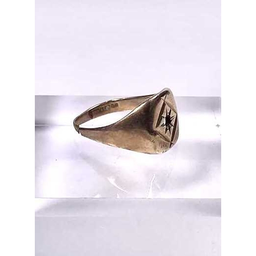 620 - A 9ct gold signet ring, hallmarks for London, 5.4g