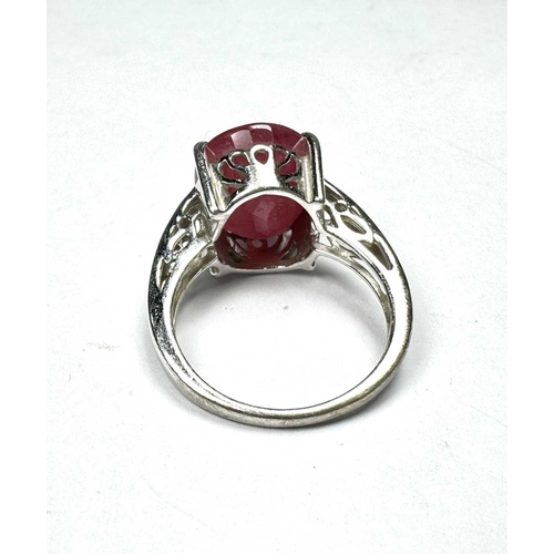 622 - A 9ct gold ruby single-stone ring, ruby estimated weight 9ct, hallmarks for Birmingham 2006, ring si... 