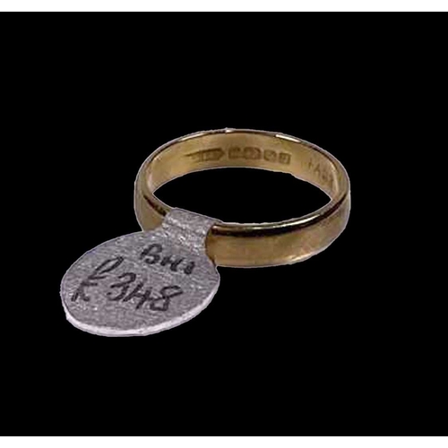 632 - A mid 20th century 22ct gold wedding band ring, hallmarks for Birmingham 1969, ring size M1/2, 3.4g... 