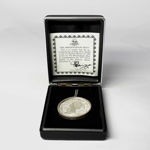 709 - Elizabeth II, a silver jubilee medal pendant, dated 1977, within a silver mount, suspended from a si... 