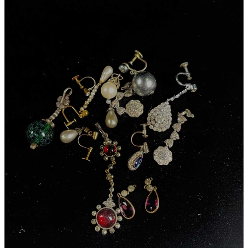 746 - A quantity of antique jewellery, gemstones to include amethyst, garnet and paste, total weight 30.3g... 