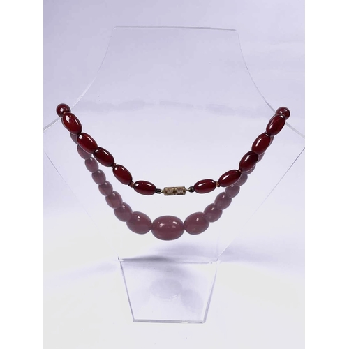 681 - An early 20th century bakelite graduated bead necklace, beads measure approximately 1.5 to 2.8cm, le... 