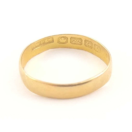 262 - A 1920's 22ct gold wedding band ring, hallmarks for Birmingham 1920, ring size N 1/2, 1.8g