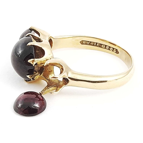 263 - A 9ct gold garnet cabochon three-stone ring, at fault, one garnet currently loose from mount, ring s... 