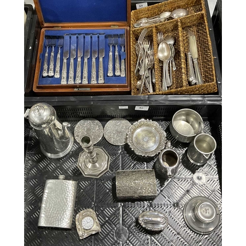 30 - A wooden canteen of silver plate cutlery, a collection of assorted flatware including apostle teaspo... 