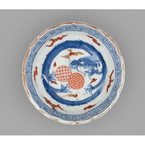 28 - A pair of Japanese Imari Arita porcelain dishes, ogee rimmed, painted with underglaze blue dragons, ... 