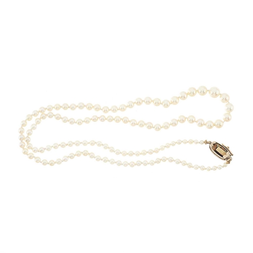 18 - An early 20th century graduated pearl single-strand necklace, with gold diamond clasp, pearls measur... 