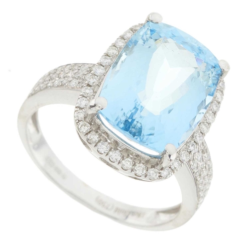 252 - An 18ct gold aquamarine and brilliant-cut diamond cluster dress ring, with similarly-cut diamond lin... 