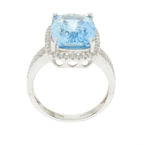 252 - An 18ct gold aquamarine and brilliant-cut diamond cluster dress ring, with similarly-cut diamond lin... 