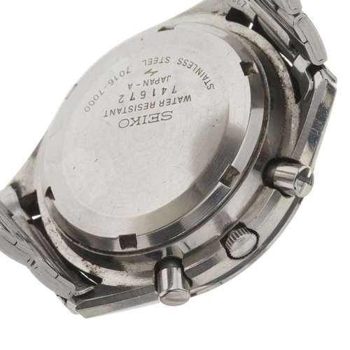 326 - 
Seiko
A flyback chronograph bracelet watch
Case: Signed. Stainless steel. Reference 7016-7000. Seri... 