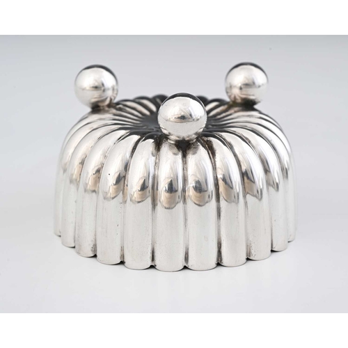 128 - Josef Hoffmann for the Wiener Werkstatte, a Secessionist silver plated bowl, circa 1920, reeded form... 