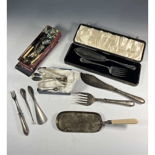 387 - A selection of silver and silver plate to include boxed and unboxed fish servers, a bone handled cru... 