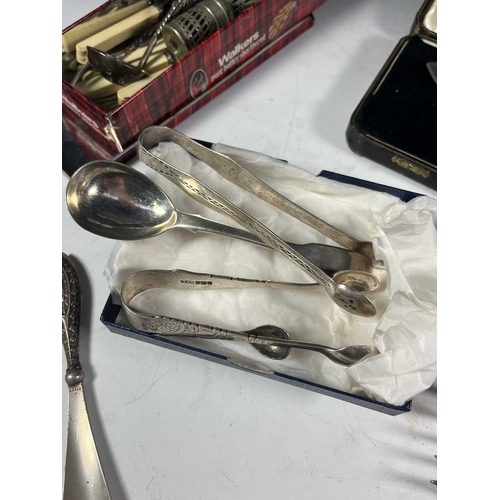 387 - A selection of silver and silver plate to include boxed and unboxed fish servers, a bone handled cru... 