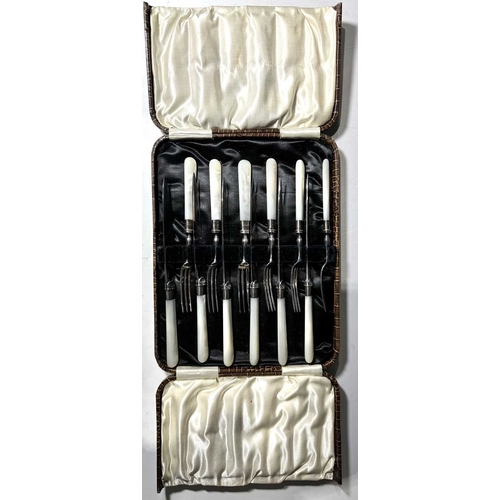 388A - An Elizabeth II silver wine bottle coaster, by Barker Ellis Silver Co., Birmingham 1987, modelled in... 