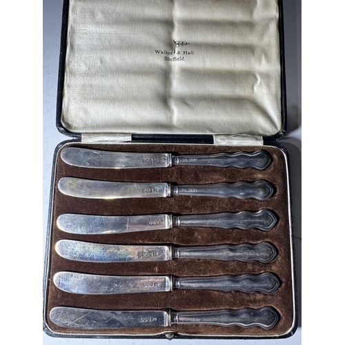 388A - An Elizabeth II silver wine bottle coaster, by Barker Ellis Silver Co., Birmingham 1987, modelled in... 