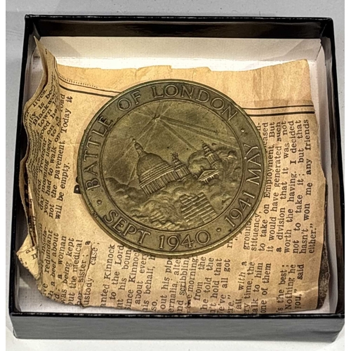 392 - A British WWII bronze commemorative medal, Battle of London, 1940/41 and 1944, 5.5cm diameter
