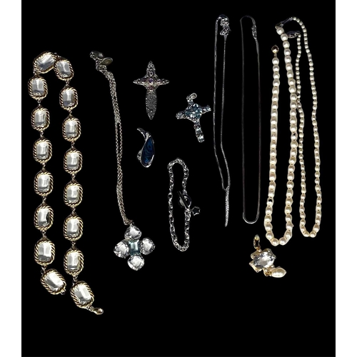 393 - A collection of costume jewellery, to include a pearl necklace and pendant of cut glass and pearl in... 
