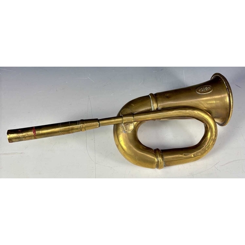 423 - Metalware including a 'Deluxe' brass car horn, a brass bell with scrolled wall bracket, a Joseph San... 