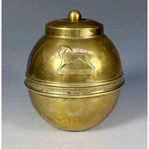 423 - Metalware including a 'Deluxe' brass car horn, a brass bell with scrolled wall bracket, a Joseph San... 
