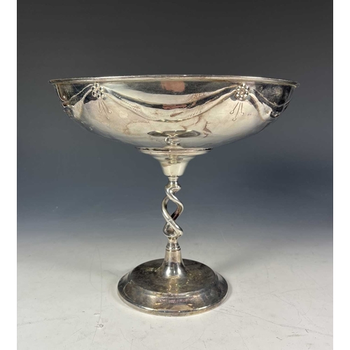 427 - A French Art Nouveau cast brass ink stand with glass inkwell, stamped to the underside stamped 'H.D.... 