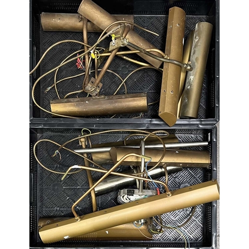 46 - A collection of picture lights to include Linolite, from l: 28cm to 57cm (2 trays) Provenance: from ... 