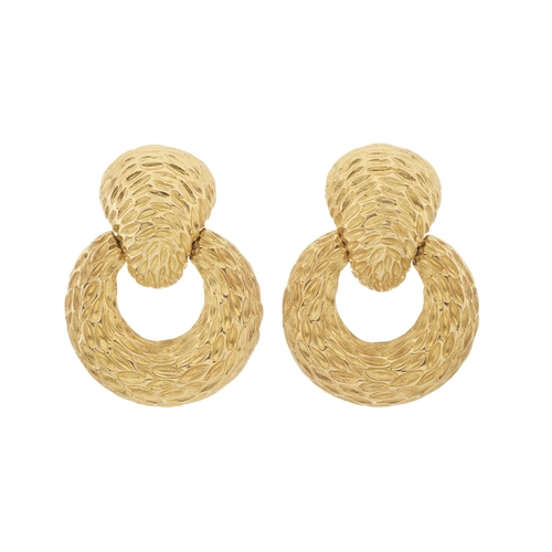 143 - Vourakis (attributed), a pair of 18ct gold textured clip earrings, mount stamped 750, length 4.1cm, ... 