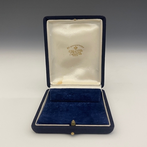 143 - Vourakis (attributed), a pair of 18ct gold textured clip earrings, mount stamped 750, length 4.1cm, ... 