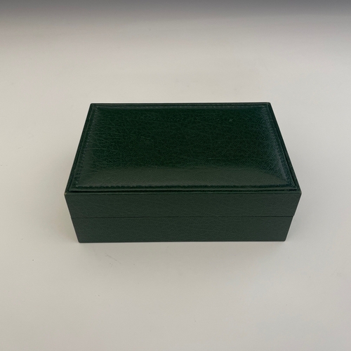 226 - 
Rolex 
An Oyster Perpetual bracelet watch
Case: Signed. Stainless steel. Reference 1002. Serial 18x... 