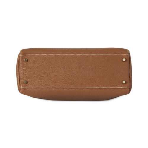385 - Hermes, a 2014 Kelly Retourne 32 handbag, crafted from tan leather, with gold-plated hardware, featu... 