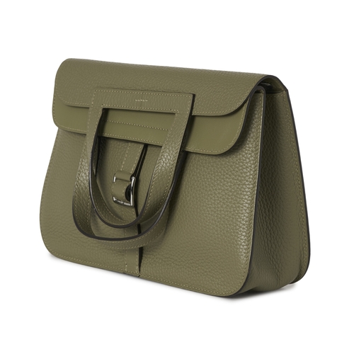 391 - Hermes, a 2022 Halzan 25 handbag, crafted from green Clemence leather, featuring two rear slip pocke... 