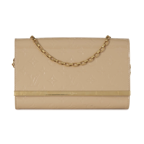 430 - Louis Vuitton, a monogram vernis Ana chain clutch, featuring a beige monogram embossed patent leathe... 