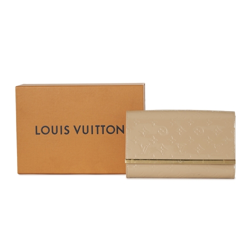 430 - Louis Vuitton, a monogram vernis Ana chain clutch, featuring a beige monogram embossed patent leathe... 