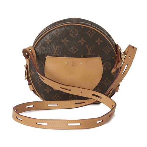 434 - Louis Vuitton, a monogram Boite Chapeau Souple MM handbag, with natural vachetta leather trim, gold-... 