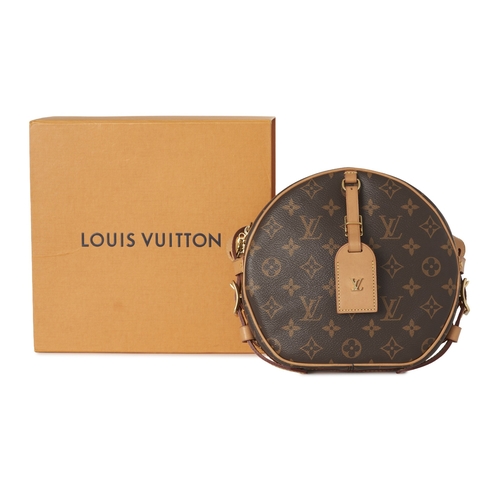 434 - Louis Vuitton, a monogram Boite Chapeau Souple MM handbag, with natural vachetta leather trim, gold-... 