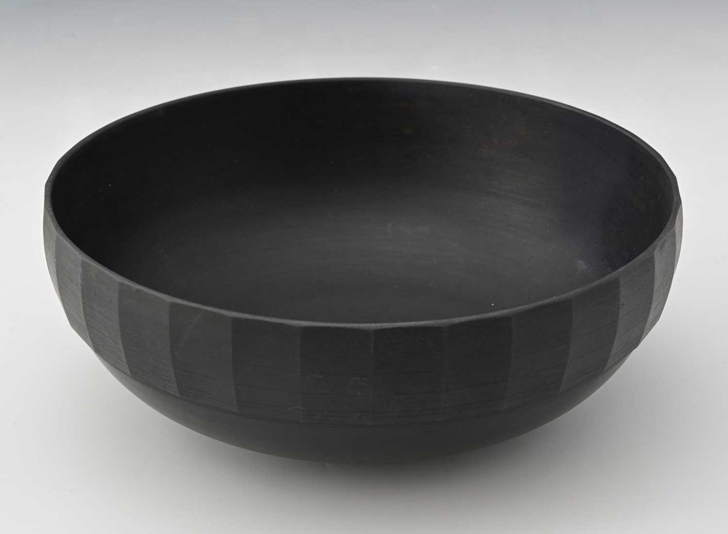 Keith Murray for Wedgwood, an Art Deco black basalt bowl, model 3815 ...