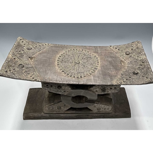 132 - An Ashanti (Asante) stool or Asesedwa, hand carved tribal Ghanaian crescent shaped seat, double pede... 