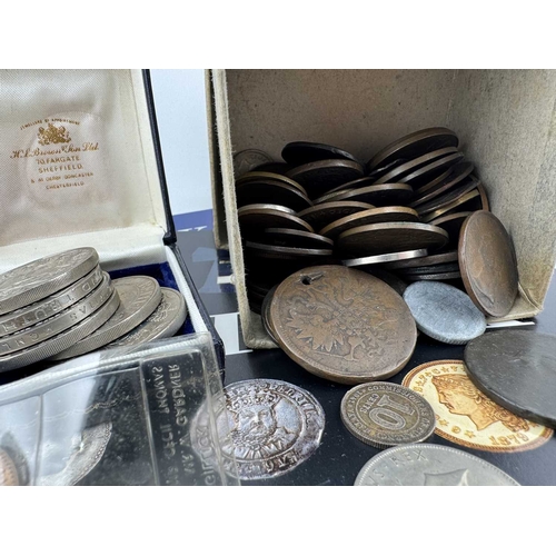 155 - A quantity of British and world coins, George III onwards: including a United States of America silv... 