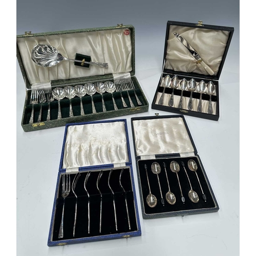 170 - A collection of silver and plated flatware to include: six silver Mappin and Webb cased coffee spoon... 