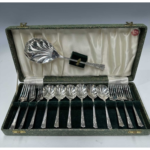 170 - A collection of silver and plated flatware to include: six silver Mappin and Webb cased coffee spoon... 