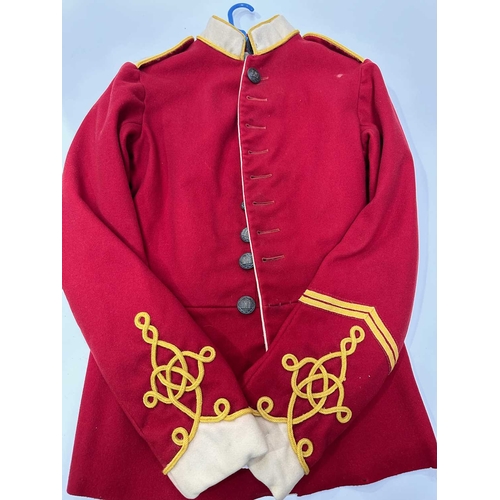 171 - A 6th Inniskilling Dragoons, full dress tunic made from scarlet cloth, cream cloth to cuffs and coll... 