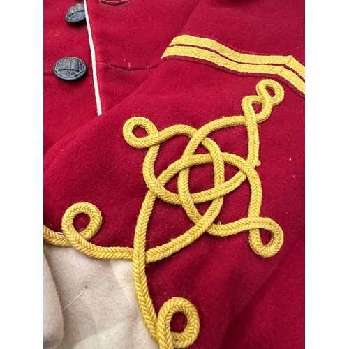 171 - A 6th Inniskilling Dragoons, full dress tunic made from scarlet cloth, cream cloth to cuffs and coll... 