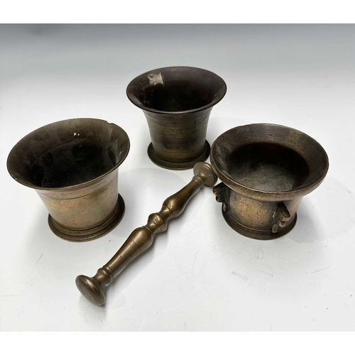 178 - A bronze mortar, in the 17th century style, with four buttresses to the body, height 8cm, diameter 1... 