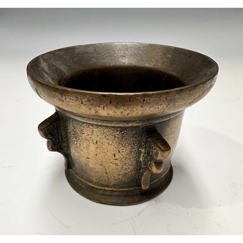 178 - A bronze mortar, in the 17th century style, with four buttresses to the body, height 8cm, diameter 1... 