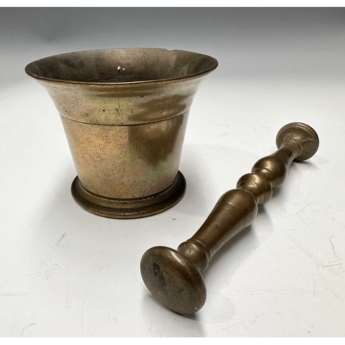 178 - A bronze mortar, in the 17th century style, with four buttresses to the body, height 8cm, diameter 1... 